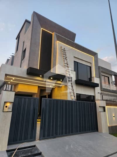 10 Marla Brand New House For Sale With Basement, 2 Servant Quarters