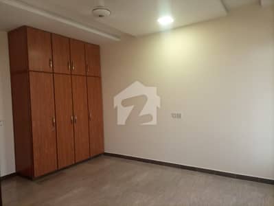 01 KANAL DESIGNER LUXURY UPPER PORTION AVAILABLE FOR RENT