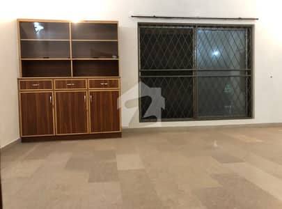 01 Kanal Designer Luxury Upper Portion Available For Rent