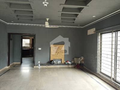 SLIGHTLY USED 01 KANAL VERY BEAUTIFUL UPPER PORTIN WITH SEPARATE ENTRANCE AVAILABLE FOR RENT SLIGHTLY USED 01 KANAL VERY BEAUTIFUL UPPER PORTIN WITH SEPARATE ENTRANCE AVAILABLE FOR RENT