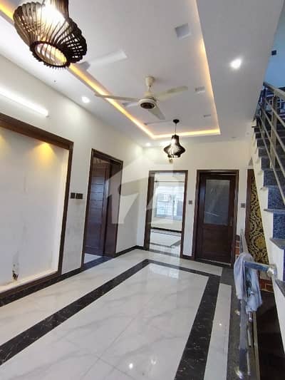 25x40 Like Brand New 70ft Road House For Sale G-13/islamabad
