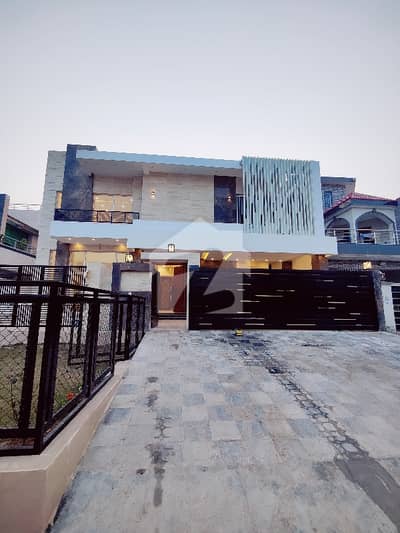 جی ۔ 13 اسلام آباد میں 8 کمروں کا 1 کنال مکان 17.0 کروڑ میں برائے فروخت۔