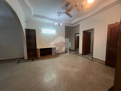 1 Kanal Designer Luxury Upper Portion Available For Rent