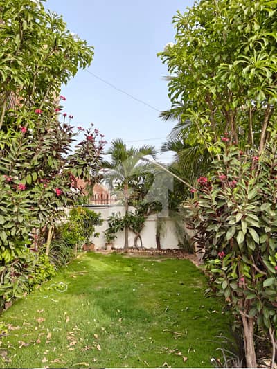 580sq yards West Open Owner Built Well Maintained House For Sale