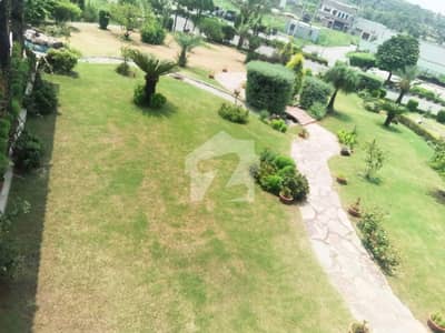 ای ۔ 12 اسلام آباد میں 1 کنال رہائشی پلاٹ 7.5 کروڑ میں برائے فروخت۔