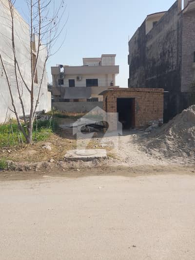 Top Location 40x80 Plot Available For Sale