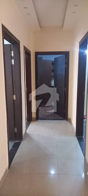 ائیرایوینولگثری اپارٹمنٹس ڈی ایچ اے فیز 8,ڈیفنس (ڈی ایچ اے),لاہور میں 3 کمروں کا 9 مرلہ فلیٹ 2.75 کروڑ میں برائے فروخت۔