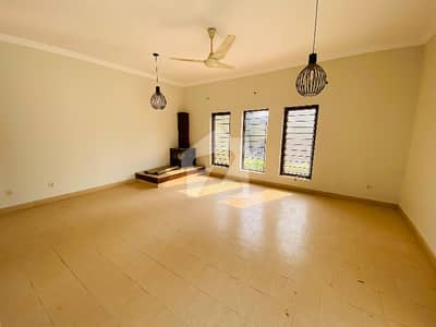 F-8 Beautiful Upper Floor For Rent