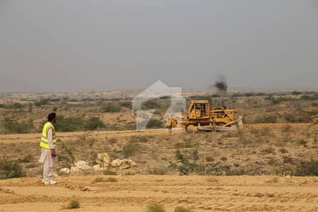 نوری آباد کراچی میں 2 کنال صنعتی زمین 1.85 کروڑ میں برائے فروخت۔