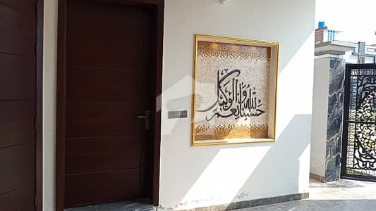 فور سِیزن ہاؤسنگ فیصل آباد میں 5 مرلہ Studio مکان 2.77 کروڑ میں برائے فروخت۔