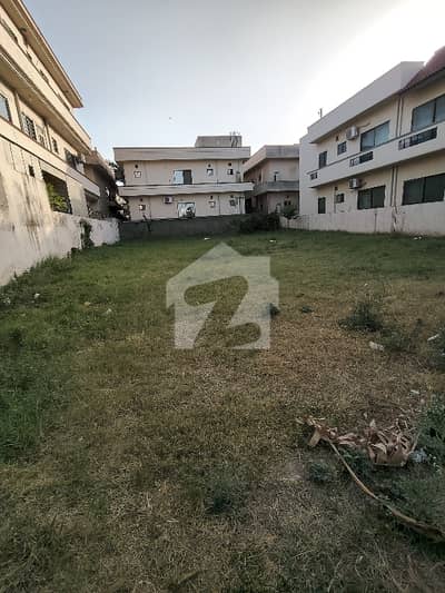 PLOT FOR SALE F-11/3