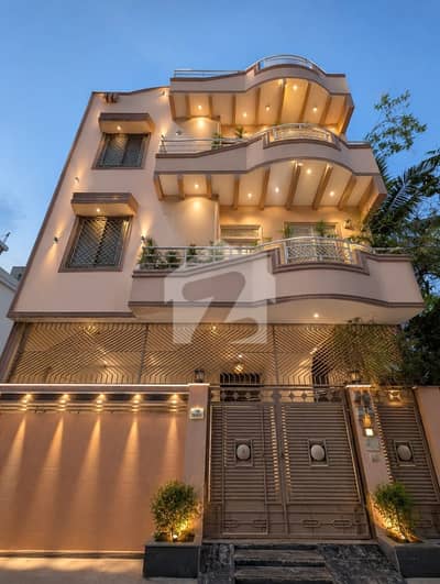 Building Of 200 Square Yards Is Available For rent