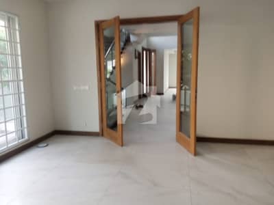 ایف ۔ 8/3 ایف ۔ 8,اسلام آباد میں 5 کمروں کا 1 کنال مکان 13.5 لاکھ میں کرایہ پر دستیاب ہے۔