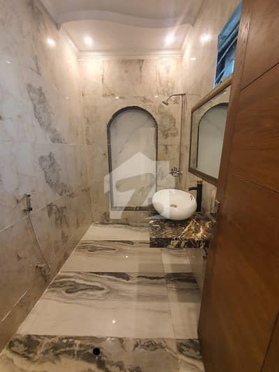 ڈی ایچ اے فیز 1 ڈیفنس (ڈی ایچ اے),لاہور میں 6 کمروں کا 1 کنال مکان 6.9 کروڑ میں برائے فروخت۔