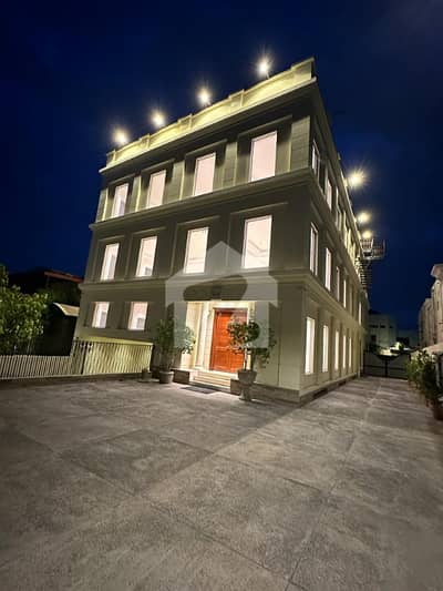 In Gulberg 3 Office Sized 15000 Square Feet For Rent