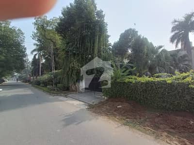 سینٹ جان پارک کینٹ,لاہور میں 4 کمروں کا 1 کنال مکان 9.5 کروڑ میں برائے فروخت۔