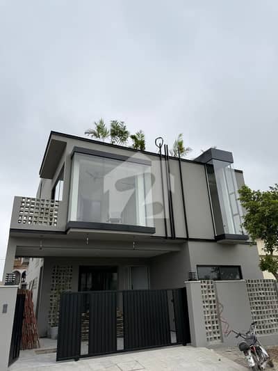ٹاپ سٹی 1 - بلاک ڈی ٹاپ سٹی 1,اسلام آباد میں 5 کمروں کا 10 مرلہ مکان 5.35 کروڑ میں برائے فروخت۔ ٹاپ سٹی 1 - بلاک ڈی ٹاپ سٹی 1,اسلام آباد میں 5 کمروں کا 10 مرلہ مکان 5.35 کروڑ میں برائے فروخت۔