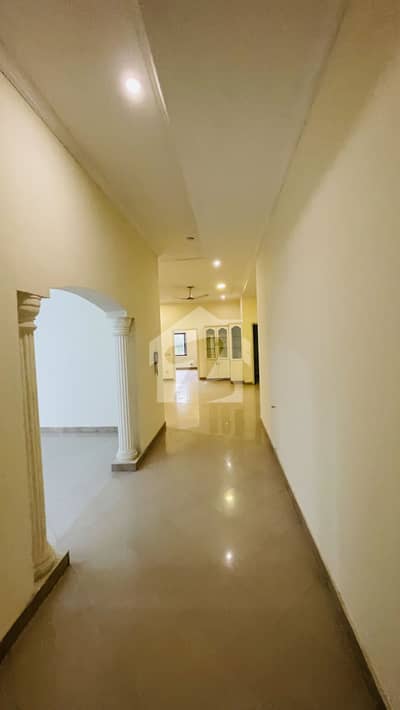 ایف ۔ 11 اسلام آباد میں 4 کمروں کا 1 کنال بالائی پورشن 2.8 لاکھ میں کرایہ پر دستیاب ہے۔ ایف ۔ 11 اسلام آباد میں 4 کمروں کا 1 کنال بالائی پورشن 2.8 لاکھ میں کرایہ پر دستیاب ہے۔