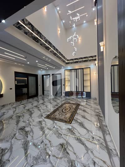 10 Marla Luxury House For Sale In Jubilee Town
