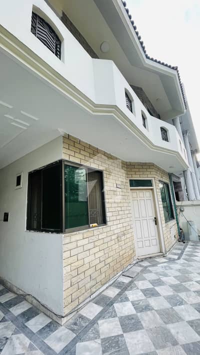 Beautiful 4 Bed Double Unit House Available For Sale Ideal Location 50 Feet Street F-11/3