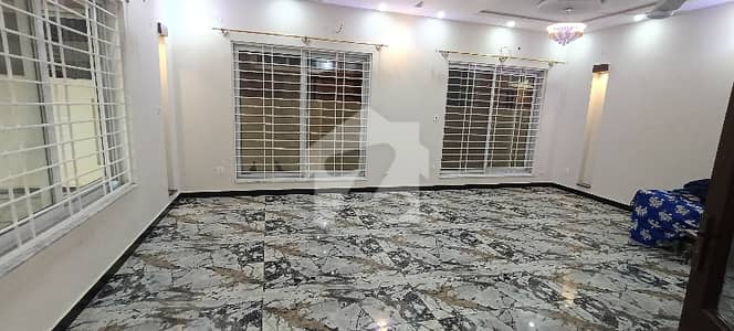 ڈی ایچ اے ڈیفینس فیز 2 ڈی ایچ اے ڈیفینس,اسلام آباد میں 6 کمروں کا 1 کنال مکان 9.1 کروڑ میں برائے فروخت۔
