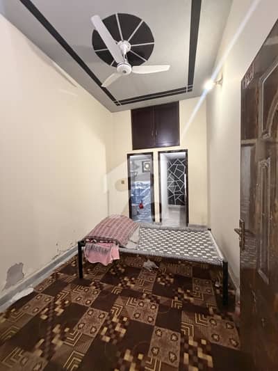خیابان قائد اعظم لاہور میں 3 کمروں کا 3 مرلہ مکان 90.0 لاکھ میں برائے فروخت۔