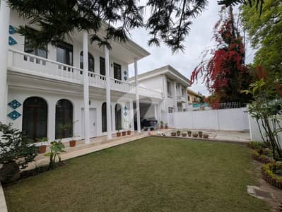 Beautiful house available for rent on extremely prime location Beautiful house available for rent on extremely prime location