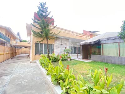 Beautiful house available for rent on prime location