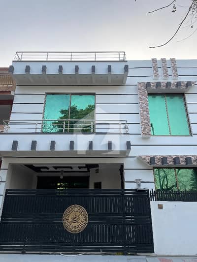 جی ۔ 11 اسلام آباد میں 5 کمروں کا 8 مرلہ مکان 7.5 کروڑ میں برائے فروخت۔ جی ۔ 11 اسلام آباد میں 5 کمروں کا 8 مرلہ مکان 7.5 کروڑ میں برائے فروخت۔