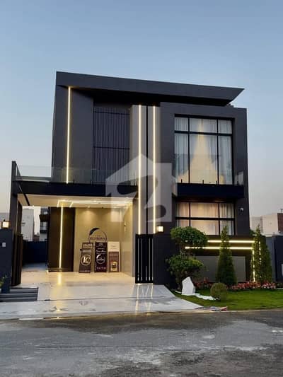 Near To Park 10 Marla Modern Design Luxury House