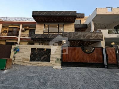 جی ۔ 10/2 جی ۔ 10,اسلام آباد میں 8 کمروں کا 12 مرلہ مکان 12.5 کروڑ میں برائے فروخت۔