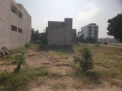 70ft Road 240sqyrd Pl9t In A Well Developing Sector Chance Deal For Investment Purpose