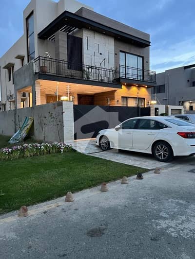 10 MARLA BEAUTIFUL DESIGN HOUSE FOR SALE
