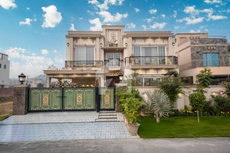TOP LOCATON HOUSE WITH FULL BASEMENT NEAR RAYA GOLF CLUB