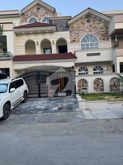 جی ۔ 13 اسلام آباد میں 6 کمروں کا 10 مرلہ مکان 8.75 کروڑ میں برائے فروخت۔