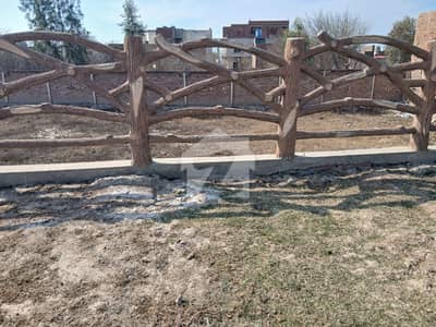 ساہیوال - فیصل آباد روڈ ساہیوال میں 1 کنال کمرشل پلاٹ 4.0 کروڑ میں برائے فروخت۔