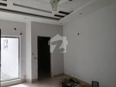 خدا بخش کالونی کینٹ,لاہور میں 1 کمرے کا 5 مرلہ زیریں پورشن 45.0 ہزار میں کرایہ پر دستیاب ہے۔