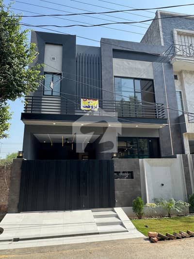 05 MARLA BRAND NEW MODERN DESIGNED BEAUTIFUL HOUSE AVAILABLE FOR SALE IN BANKERS TOWN BLOCK C.