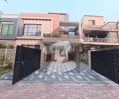 10 MARLA BRAND NEW LUXUARY FULL HOUSE FOR RENT IN overseas b BLOCK BAHRIA TOWN LAHORE