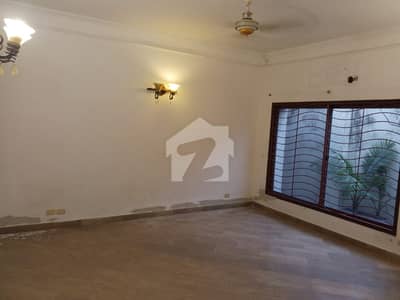 سرور روڈ کینٹ,لاہور میں 5 کمروں کا 1 کنال مکان 3.5 لاکھ میں کرایہ پر دستیاب ہے۔