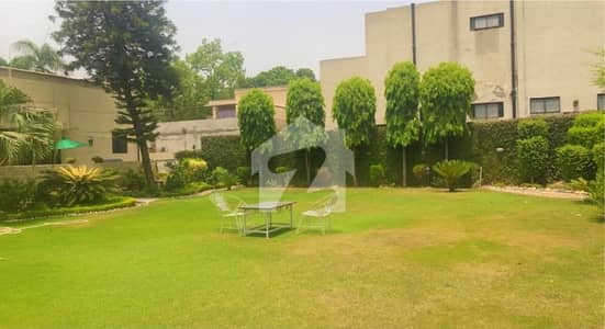 کینٹ لاہور میں 9 کنال رہائشی پلاٹ 10.3 ارب میں برائے فروخت۔