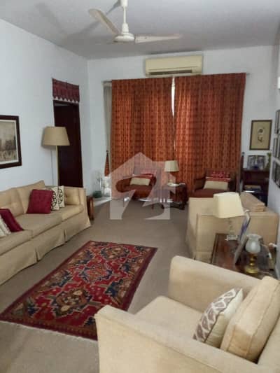 12 MARLA HOUSE FOR RENT TILE FLOORING NEW BATHROOM GOOD OPTION SHORT FAMILY AND OFFICE USED KY LIYA