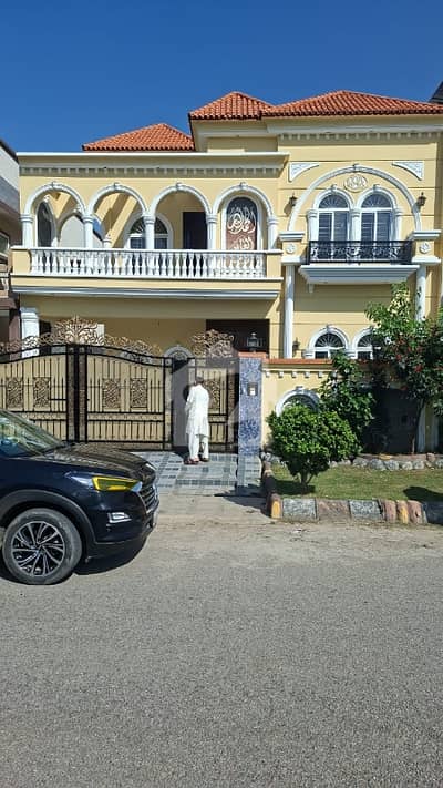 سٹی ہاؤسنگ سوسائٹی ۔ بلاک جی سٹی ہاؤسنگ سوسائٹی,سیالکوٹ میں 5 کمروں کا 10 مرلہ مکان 3.4 کروڑ میں برائے فروخت۔