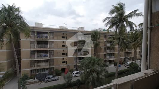 Spacious Flat Is Available In Gulshan-e-Iqbal - Block 16 For sale