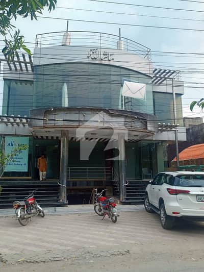 جوہر ٹاؤن لاہور میں 2 کنال Studio عمارت 12.0 لاکھ میں کرایہ پر دستیاب ہے۔