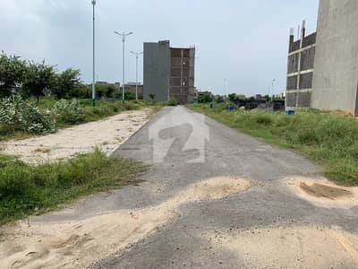 ڈی ایچ اے فیز 7 - سی سی اے 6 ڈی ایچ اے فیز 7,ڈیفنس (ڈی ایچ اے),لاہور میں 4 مرلہ کمرشل پلاٹ 4.5 کروڑ میں برائے فروخت۔ ڈی ایچ اے فیز 7 - سی سی اے 6 ڈی ایچ اے فیز 7,ڈیفنس (ڈی ایچ اے),لاہور میں 4 مرلہ کمرشل پلاٹ 4.5 کروڑ میں برائے فروخت۔