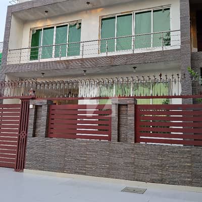 جی ۔ 8 اسلام آباد میں 5 کمروں کا 9 مرلہ مکان 7.5 کروڑ میں برائے فروخت۔