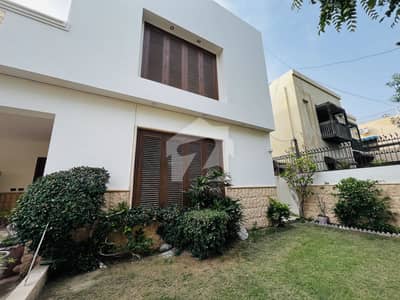 500 Yards Well Maintained Bungalow Prime Area Available On Attractive Price