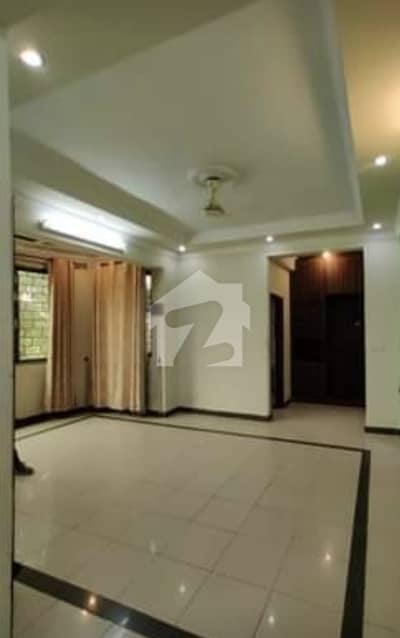 G-11 / 4 On Ist Floor D Type Flat Size 900 Sqft