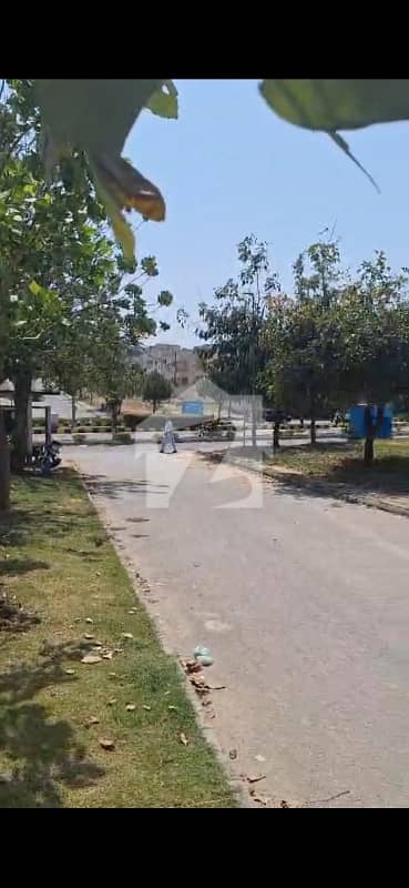 ڈی ایچ اے فیز 2 - سیکٹر بی ڈی ایچ اے ڈیفینس فیز 2,ڈی ایچ اے ڈیفینس,اسلام آباد میں 10 مرلہ رہائشی پلاٹ 3.75 کروڑ میں برائے فروخت۔